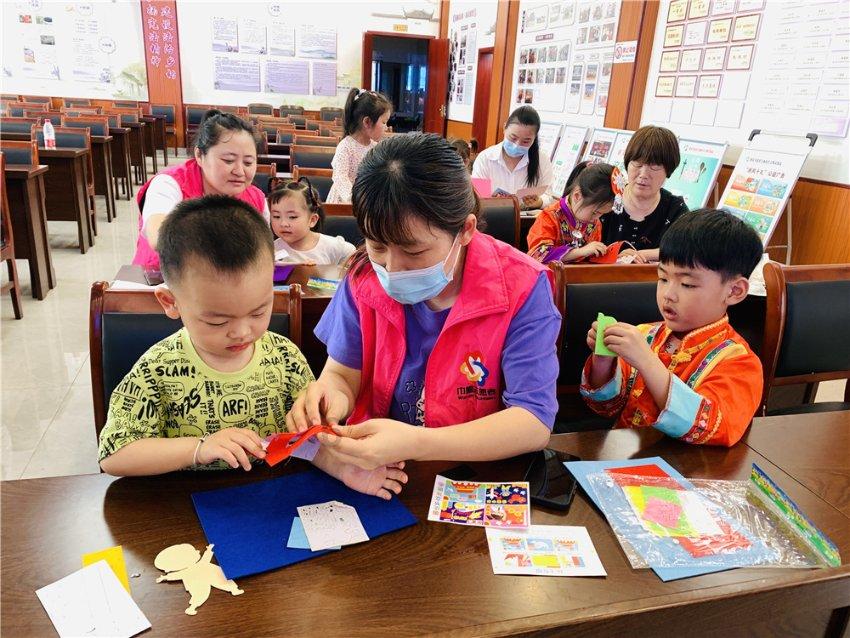 延安市总工会举办“送万福、进万家”书法公益暨送温暖活动