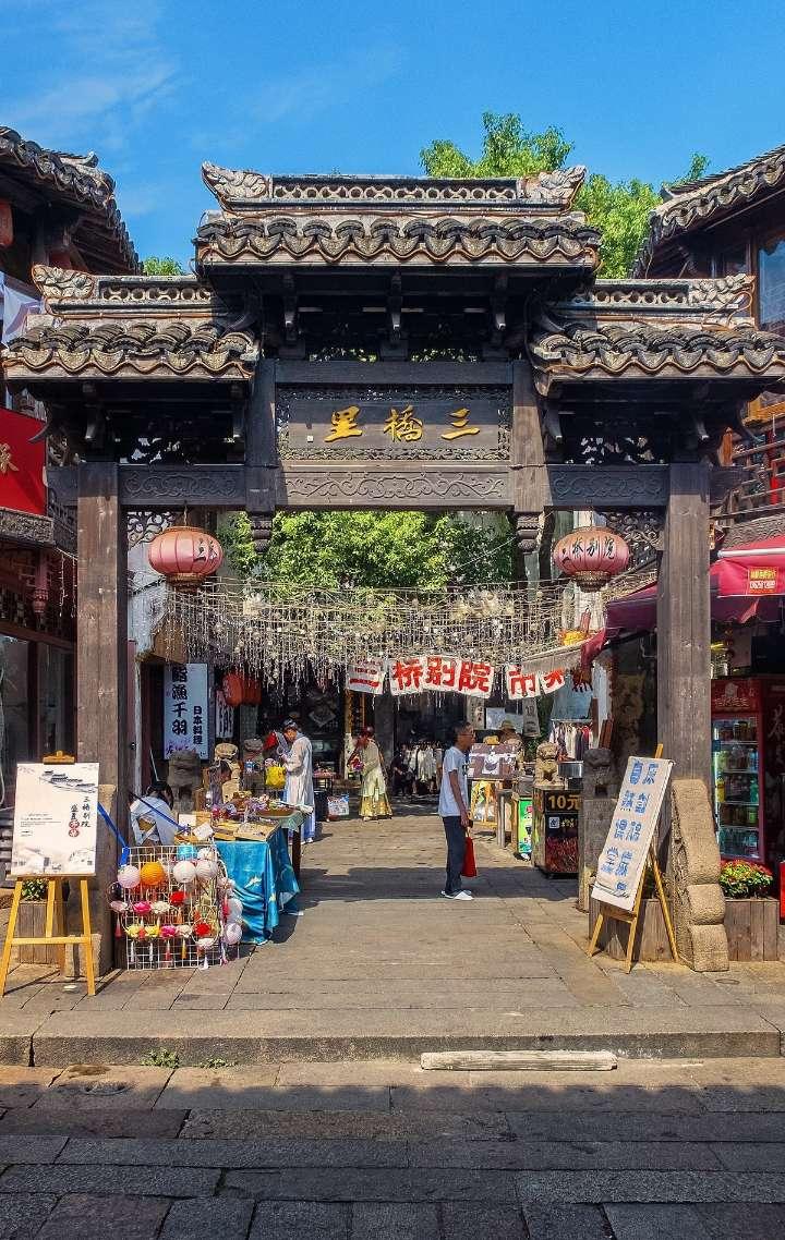 民间故事：少妇采蘑菇返家，见村变鬼，出马仙：你入鬼门
