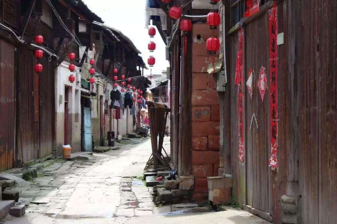 远离索取心重的人。有的人不仅索取心重,负能量特别高
